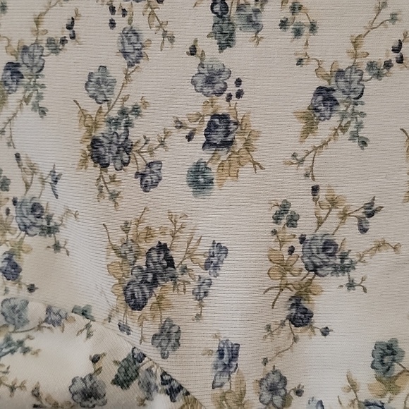 LL Bean women's floral print knit top - Picture 3 of 3